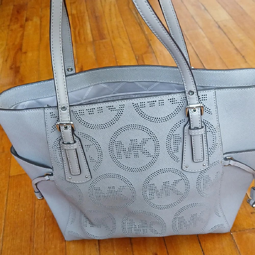 Michael Kors Voyager East West Tote - Picture 2 of 9
